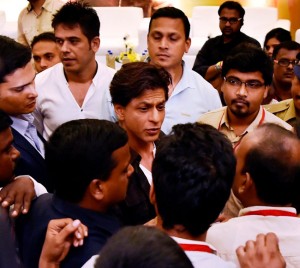 SRK in Chennai to attend Palam Silk event for HNY Promotion